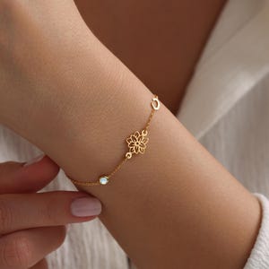 Pulsera con letra y flor de nacimiento, pulsera personalizada con flor del mes de nacimiento, pulsera con inicial de piedra de nacimiento, pulsera con letra, regalo de Navidad