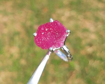 Anillo de plata esterlina con rubí en bruto: joyería de compromiso con piedra de nacimiento