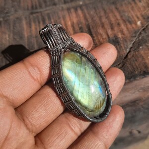 Colgante envuelto en alambre, colgante de labradorita, colgante de piedras preciosas, envoltura de alambre de cobre hecho a mano colgante de labradorita joyería, colgante de cobre