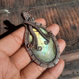 Colgante envuelto en alambre, colgante de labradorita, colgante de piedras preciosas, envoltura de alambre de cobre hecho a mano colgante de labradorita joyería, colgante de cobre