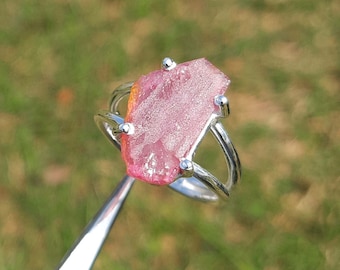 Anillo de rubí en bruto de plata esterlina: joyería de piedras preciosas en bruto