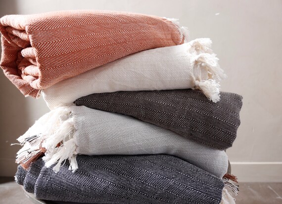 Thin twin blanket hot sale