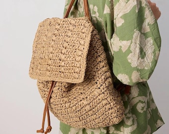 HandKnitted Raffia Backpack, crochet Straw Backpack with Leather Strap, Woven Natural Travel Bag, Natural Crochet Bag, Vacation Raffia Bag