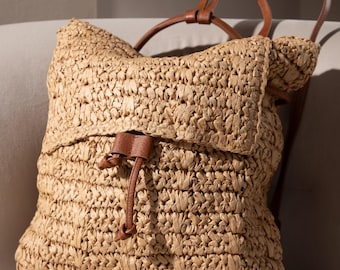 Handmade Raffia Backpack, Straw Backpack with Leather Strap, Woven Drawstring Bag, Natural Bucket Bag, Beach Crossbody Bag, Travel Straw Bag