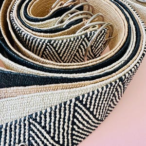 Boho Raffia Belt with Metal Buckle, Woven Stretch Waist Belt, Chic Summer Straw Accessory, Braided Raffia Belt, Vintage Boho Elastic Belt