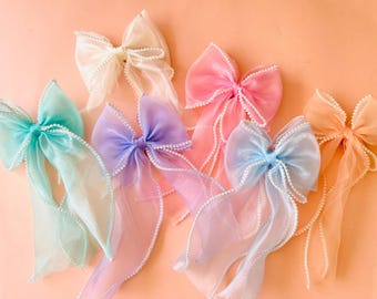 Clip van organza strik met parelranden, zachte tule trouwstrik, haar- of schoenaccessoire, cadeau bruidsmeisje, afneembare clip, haarspeldjes tule strik