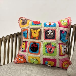 Bonita funda de almohada de crochet con forma de animal, funda de almohada cuadrada hecha a mano con forma de abuela, cojín colorido con animales del zoológico de crochet, decoración para habitación de niños