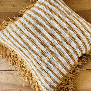 Crochet Straw Pillow, Raffia Home Decor, Raffia Throw Pillow, Handmade Raffia Pillow Cover with Fringe, Natural Straw Stripe Cushion