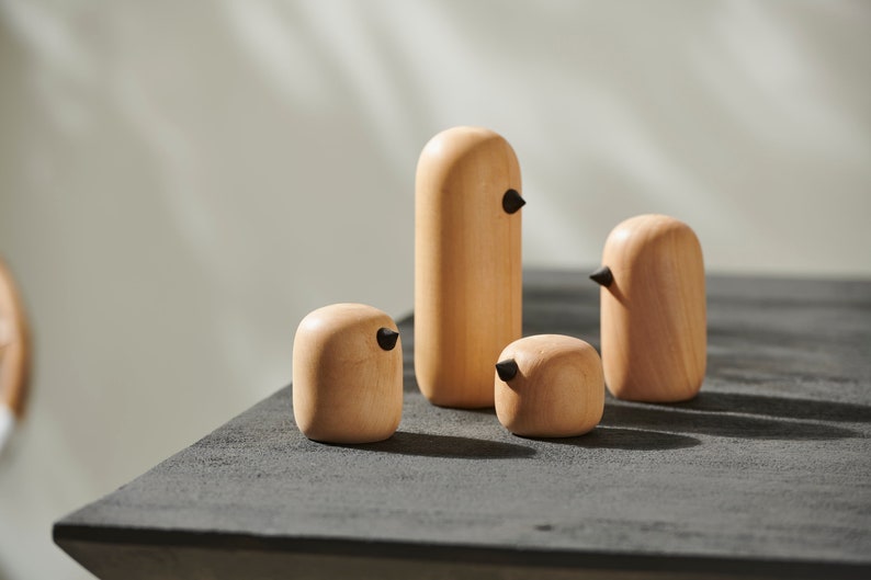 Objet décoratif en bois naturel, ensemble de 4, bois minimal, oiseau en bois, cadeau pour les enfants, décoration de table basse, cadeau bio fait main image 3