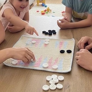 Crochet Travel Backgammon Set, Handmade Roll-Up Game, Beige Pink Blue Backgammon Board, Lightweight Portable Game, Boho Crochet Game Set