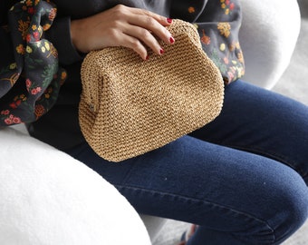 Petite pochette en raphia, pochette en paille, pochette à sac raphia, entraîneur de sac en raphia, pochette naturelle tricotée à la main, sac en raphia au crochet, sac à main en paille