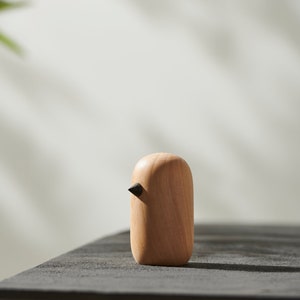 Objet décoratif en bois naturel, ensemble de 4, bois minimal, oiseau en bois, cadeau pour les enfants, décoration de table basse, cadeau bio fait main image 8