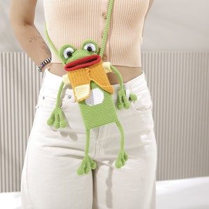 Frog Crochet Phone Bag, Fun Phone Pouch, Cute Frog Phone Holder, Crochet Cell Phone Bag, Women Crochet Purse, Phone Bag with Strap zdjęcie 4