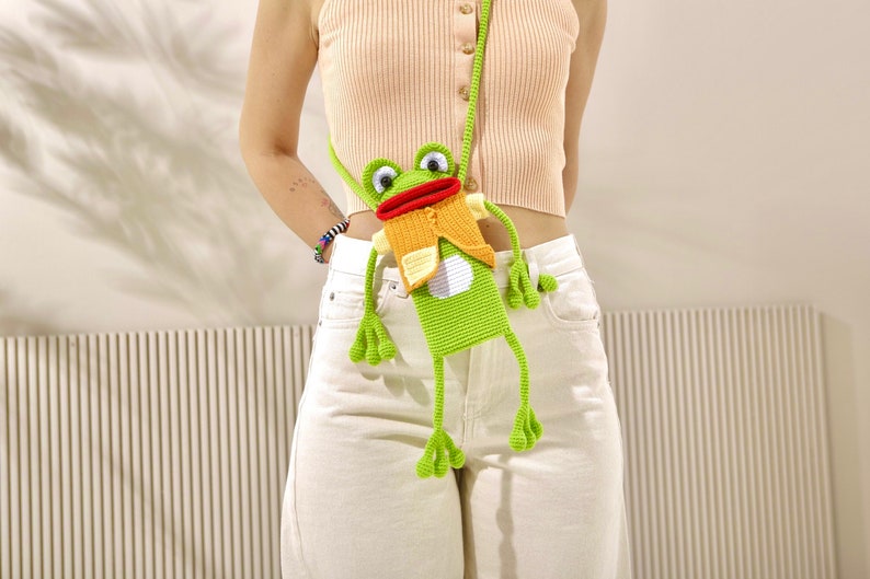 Frog Crochet Phone Bag, Fun Phone Pouch, Cute Frog Phone Holder, Crochet Cell Phone Bag, Women Crochet Purse, Phone Bag with Strap zdjęcie 1