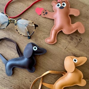 Dachshund Teckel Dog Bag Charm, Purse Charm Dog, Brown Leather Dachshund Keychain, Charm for Dog Lover, Modern Teckel Charm, Minimal Charms