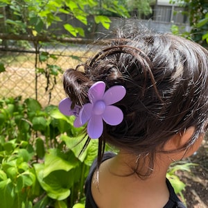 Daisy Flowered Hair Clip Plastic Claw Aesthetic Hair Accessories Thick/Thin Hair
