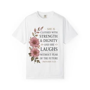 箴言 31:25 花柄の強さと尊厳 Tシャツ | キリスト教聖句Tシャツ