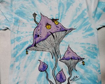 Camiseta XL de Casa de Hongos Pintada a Mano - Única en su Tipo
