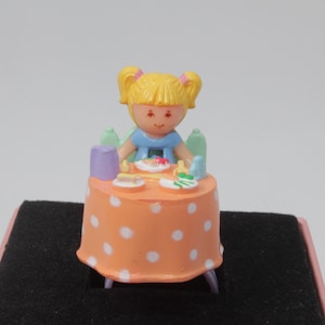 Very Rare 1989 Vintage Polly Pocket Tina&#39;s Dinner Time Ring Peach Variation - Complete