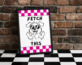 Könnte beinhalten: Gerahmter Kunstdruck mit einem Cartoon-Hund, der eine Sonnenbrille trägt und den Mittelfinger zeigt. Der Text "FETCH THIS" steht über dem Hund. Der Druck hat einen schwarzen Rahmen und einen rosa-weiß karierten Rand.