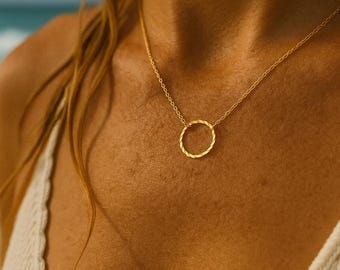 Halsband med guldcirkel • 18 kg öppet cirkelhänge • Elegant minimalistiskt halsband • Vardagliga smycken för lager-på-lager • Present till henne • Strandhalsband