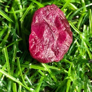 Piedra preciosa en bruto de rubí rojo de calidad AAA: cristal rojo natural (15 x 11 x 5) mm, 9 quilates