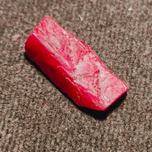 Natural AAA Red Ruby Rough Specimen - 9 Carat Mozambique Ruby Crystal - Raw Blood Red Ruby for Jewelry Making, Healing Crystals, Reiki