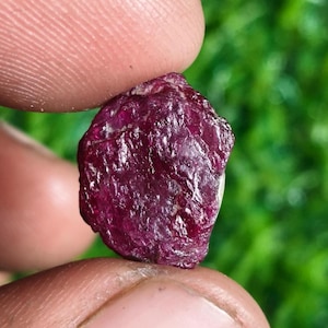 8 kt natuurlijk ruw exemplaar rode robijn, AAA Mozambique robijnkristal, ruw korund voor het maken van sieraden, reikigenezende steen.