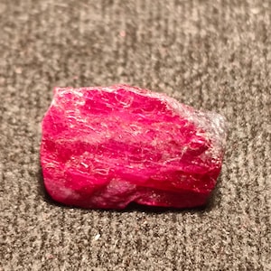 Natural Red Ruby Rough Gemstone, 10.50 Carat Raw Ruby Crystal, July Birthstone, Mozambique Ruby for Jewelry Making, 16x10x7 mm, AAA Quality