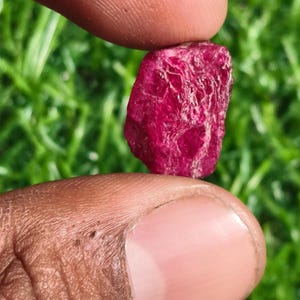 AAA Quality Red Ruby Rough Gemstone: Natural Red Crystal (16X11X5) mm, 10 Carat