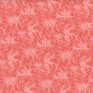 K&ouml;nnte beinhalten: Korallenfarbener Stoff mit einem sich wiederholenden Muster aus stilisierten, wirbelnden floralen Designs. Das Muster hat hellkorallenfarbene Details vor einem dunkleren Korallenfarbenen Hintergrund, wodurch ein strukturiertes Aussehen entsteht. Geeignet f&uuml;r N&auml;h- und Bastelprojekte.