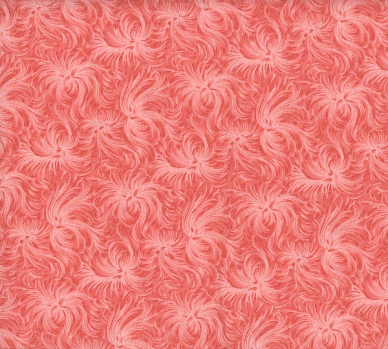 K&ouml;nnte beinhalten: Korallenfarbener Stoff mit einem sich wiederholenden Muster aus stilisierten, wirbelnden floralen Designs. Das Muster hat hellkorallenfarbene Details vor einem dunkleren Korallenfarbenen Hintergrund, wodurch ein strukturiertes Aussehen entsteht. Geeignet f&uuml;r N&auml;h- und Bastelprojekte.