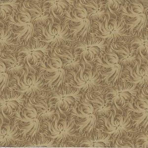 K&ouml;nnte beinhalten: Ein Stoff mit einem sich wiederholenden Muster aus wirbelnden, federartigen Formen in Beige- und Cremet&ouml;nen. Das Design erzeugt einen strukturierten, organischen Look, der f&uuml;r verschiedene Bastel- und N&auml;hprojekte geeignet ist.