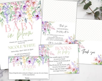 Könnte beinhalten: Baby Shower Einladung mit floralem Design. Die Einladung lautet "Baby in Bloom" und enthält den Namen "Nicole White". Die Einladung enthält auch das Datum und die Uhrzeit der Dusche sowie die Adresse. Es gibt auch zwei Karten, die "Bücher für Baby" und "Windel-Tombola" sagen.