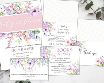 Könnte beinhalten: Ein Satz Babyparty-Einladungen mit einem floralen Design. Die Einladungen sind rosa und weiß mit dem Text "baby in bloom" und "Bitte nehmen Sie an einer Babyparty zu Ehren von Nicole White teil".