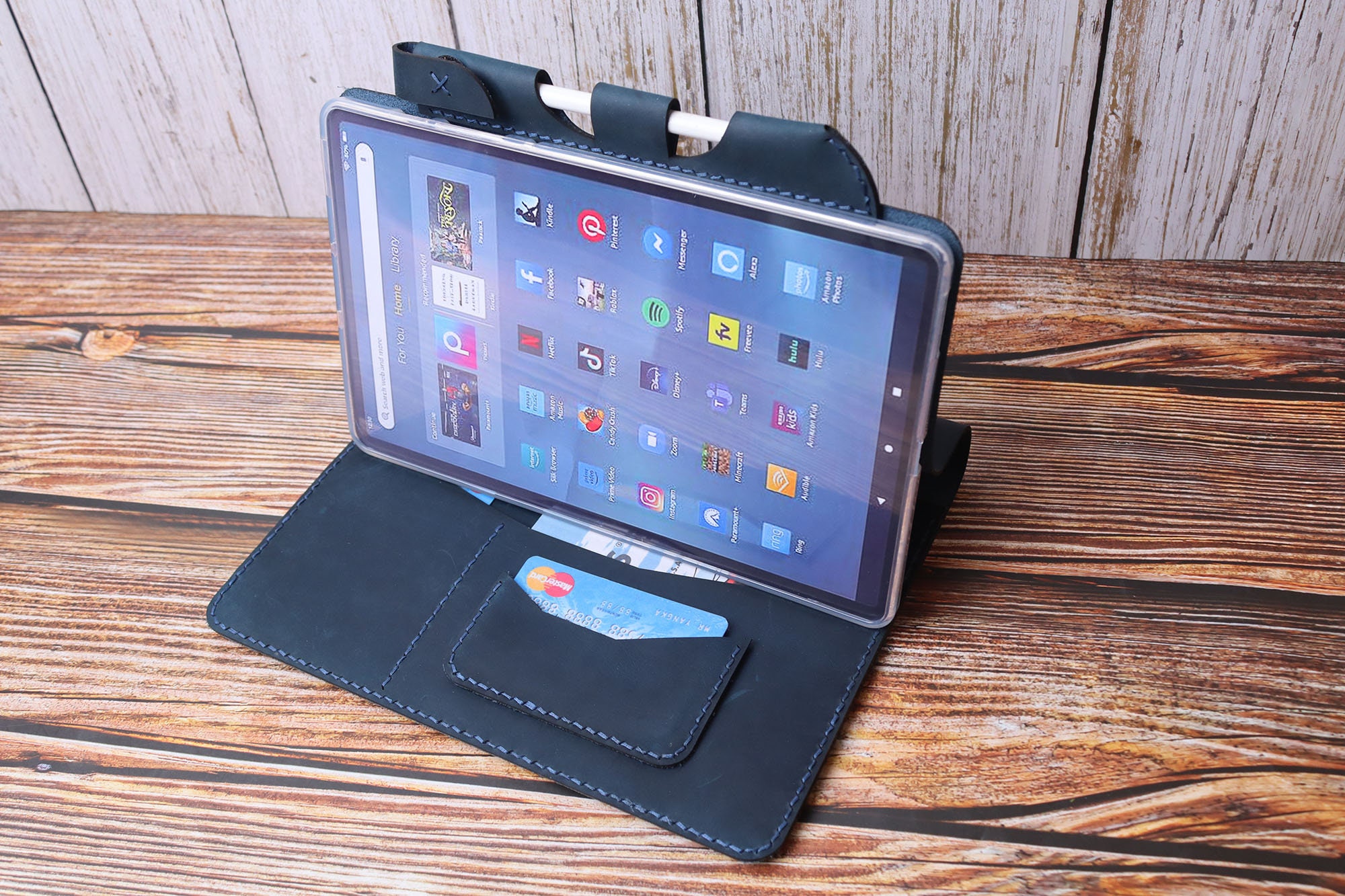Kindle Fire HD 8 Hülle Mit Ständer & Stylus-Halter – Flip Leder, Mehrfarbig, Für 2020/2022 Modelle