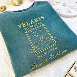 OFFICILE ACOTAR groen goud Velaris geborduurd sweatshirt Acotar Merch Acotar sweatshirt Velaris sweatshirt Acotar shirt Sjm Merch Maas Rhys