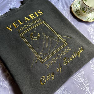 OFFICIEEL LICENTIE ACOTAR Velaris-sweater geborduurd Acotar Merch Acotar-sweater Velaris-sweater Acotar-shirt Sjm Merch Maas Rhys