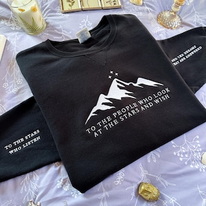 RHYS & FEYRE OFFICIEEL Acotar sweatshirt met dubbele mouw geborduurd sterren Acotar Merch Acotar-sweater Velaris Acotar-shirt Sjm Merch Maas