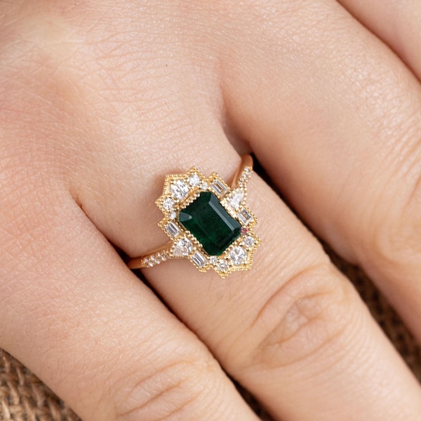 14k Gold Art Deco Emerald Ring: Natural Diamond Halo