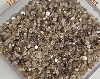 Polvo de diamante marrón facetado: fragmentos de joyería brillantes de 10 quilates