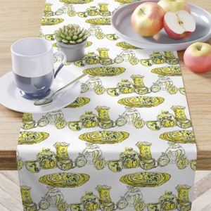 Irish Table Runner, Belleek Shamrock Table Runner, Irish decoration, Belleek Shamrock table decoration, Irish Gift for her