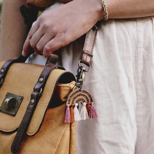 rainbow keychain made from wood handmade present gift boho bag backpack accessoire accessory decor altrosa/orange/creme