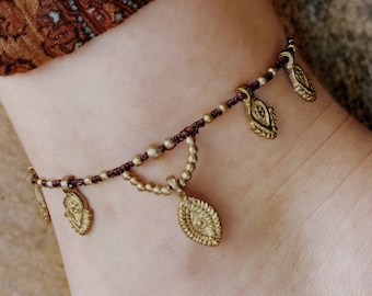 Makramee Fußbändchen «Theia» mit Messinganhängern • Boho • Schmuck • Geschenk • Hippie • Orientalisch • Festival • Sommer