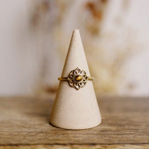 Boho Ring Mandalablume mit Edelstein größenverstellbar Schmuck Geschenk Ostern Freundschaft Hippie Indisch Festival Tiger's Eye