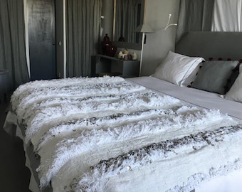 White Heavy Throw Blanket With Sequins