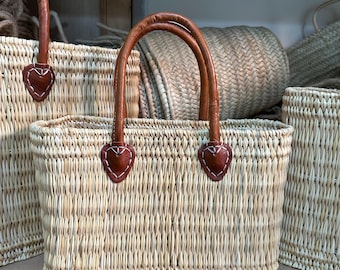 Conjunto de bolsos de paja marroquíes hechos a mano: cestas tejidas con asas de cuero