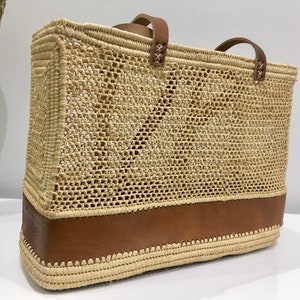 Handwoven Raffia Bag with leather handles | handmade Minimalist Bag | Beach Bag | Daily Trendy Bag