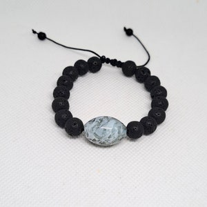 Bracciale in pietra lavica per la mamma, ciondolo inciso, regalo per la festa della mamma, braccialetto regolabile con perline personalizzato, regalo per la nonna con aromaterapia