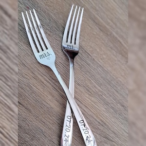 Engraved Wedding Forks, Personalized Anniversary Forks, Personalized Cake Forks, Newlywed Gift, Wedding Gift, Engraved Mr and Mrs Forks